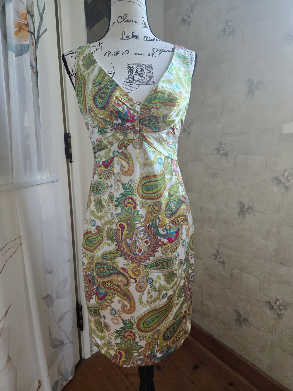 Paisley Print Sleeveless V-Neck Sheath Dress - Vibrant Multi